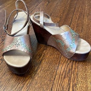 Colleen Cordero Platforms Size 5